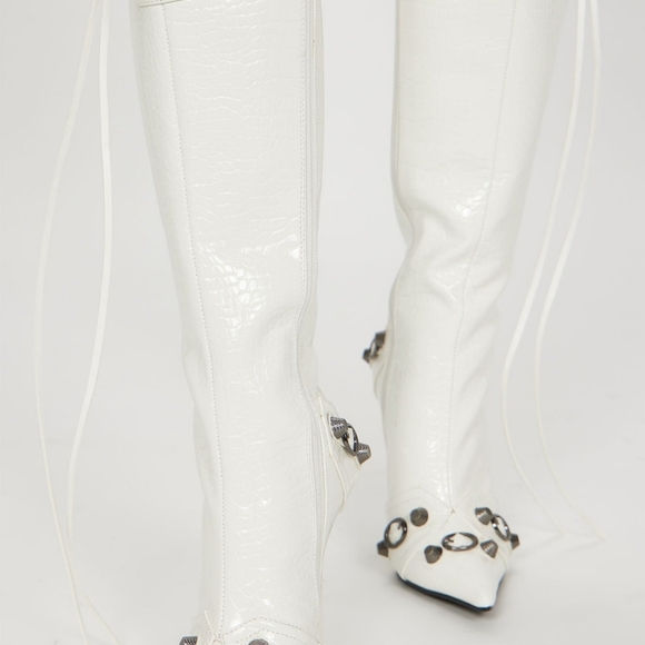 White, knee-high stiletto Boots - Picture 4 of 5